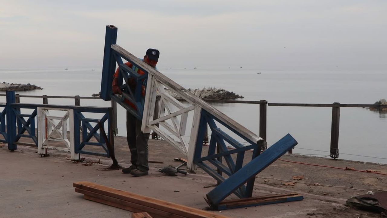 Akçakoca Sahilinde Yenileme Çalışmaları Sürüyor; 350 Metrelik Hattın 300 Metresi Tamamlandı