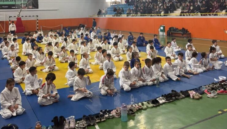 Çilimli’de Judo Kuşak Sınavı Tamamlandı: Sporculardan Başarılı Performans